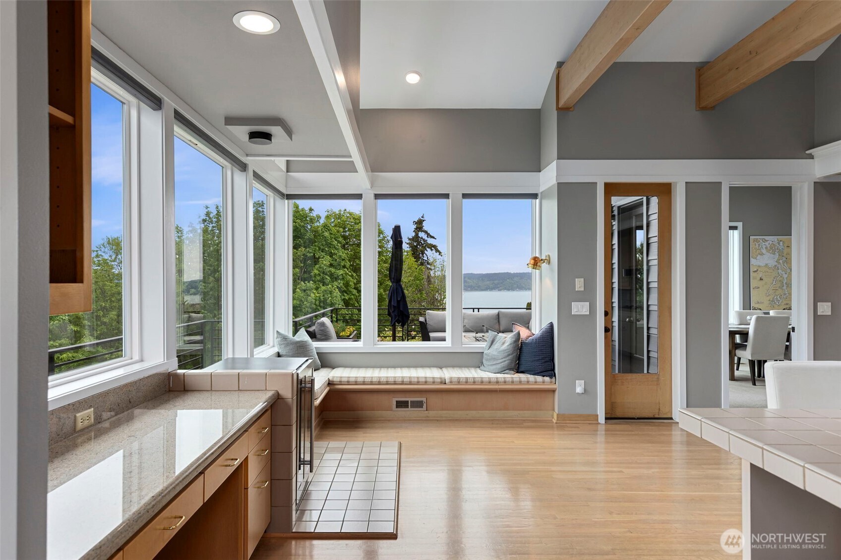 6227 95th Place Property Photo 8