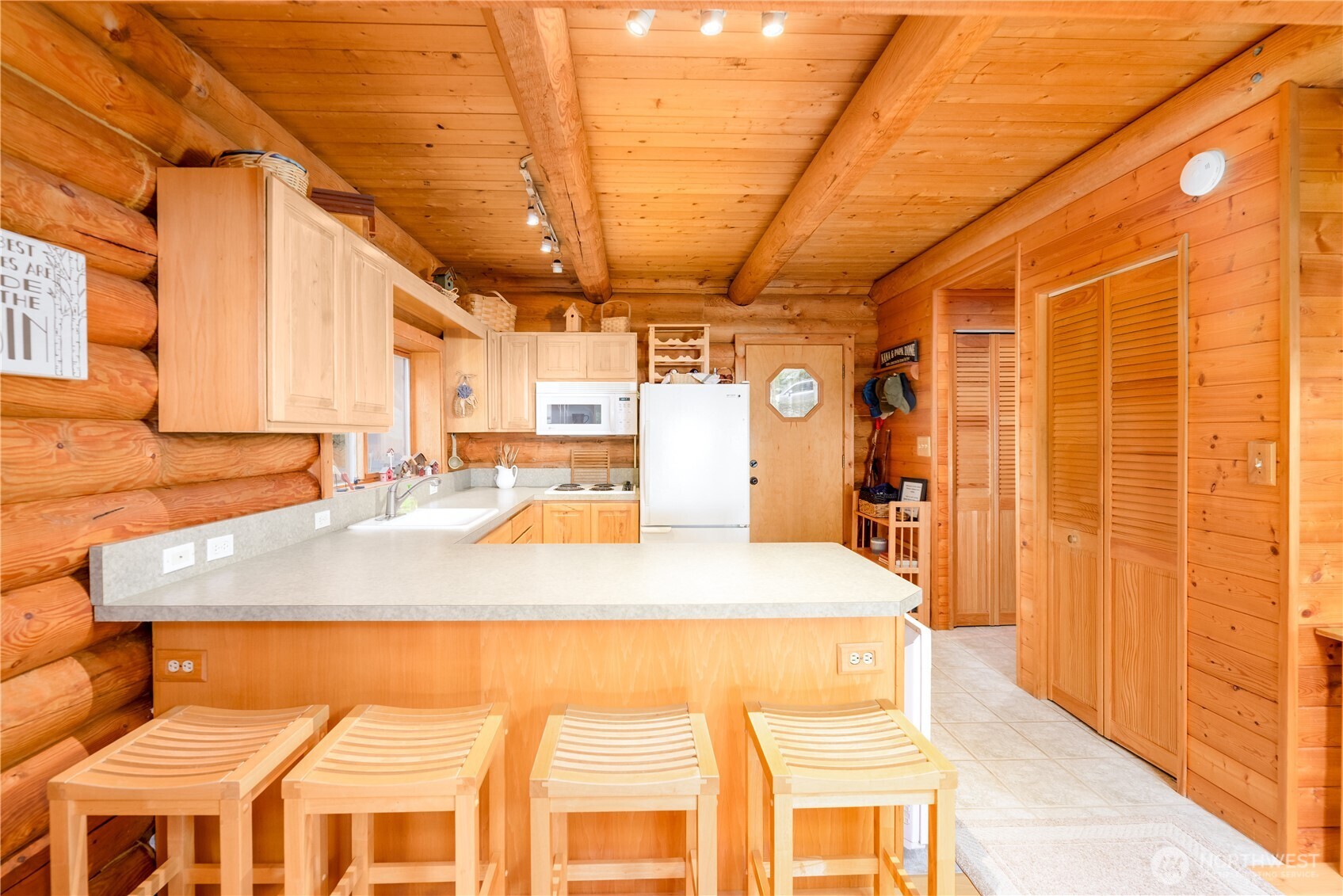 214 Cougar Crest Road Property Photo 6