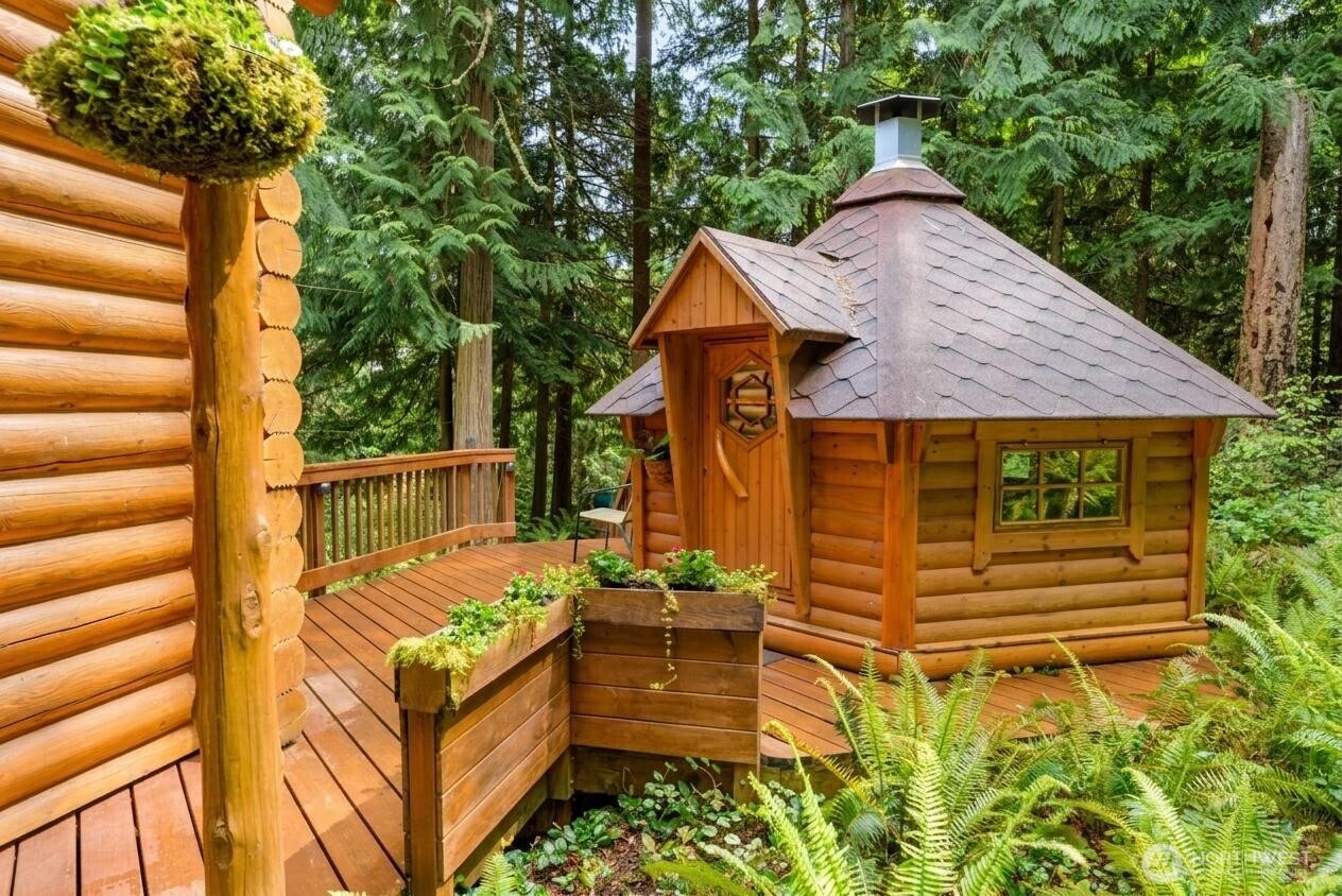 214 Cougar Crest Road Property Photo 13