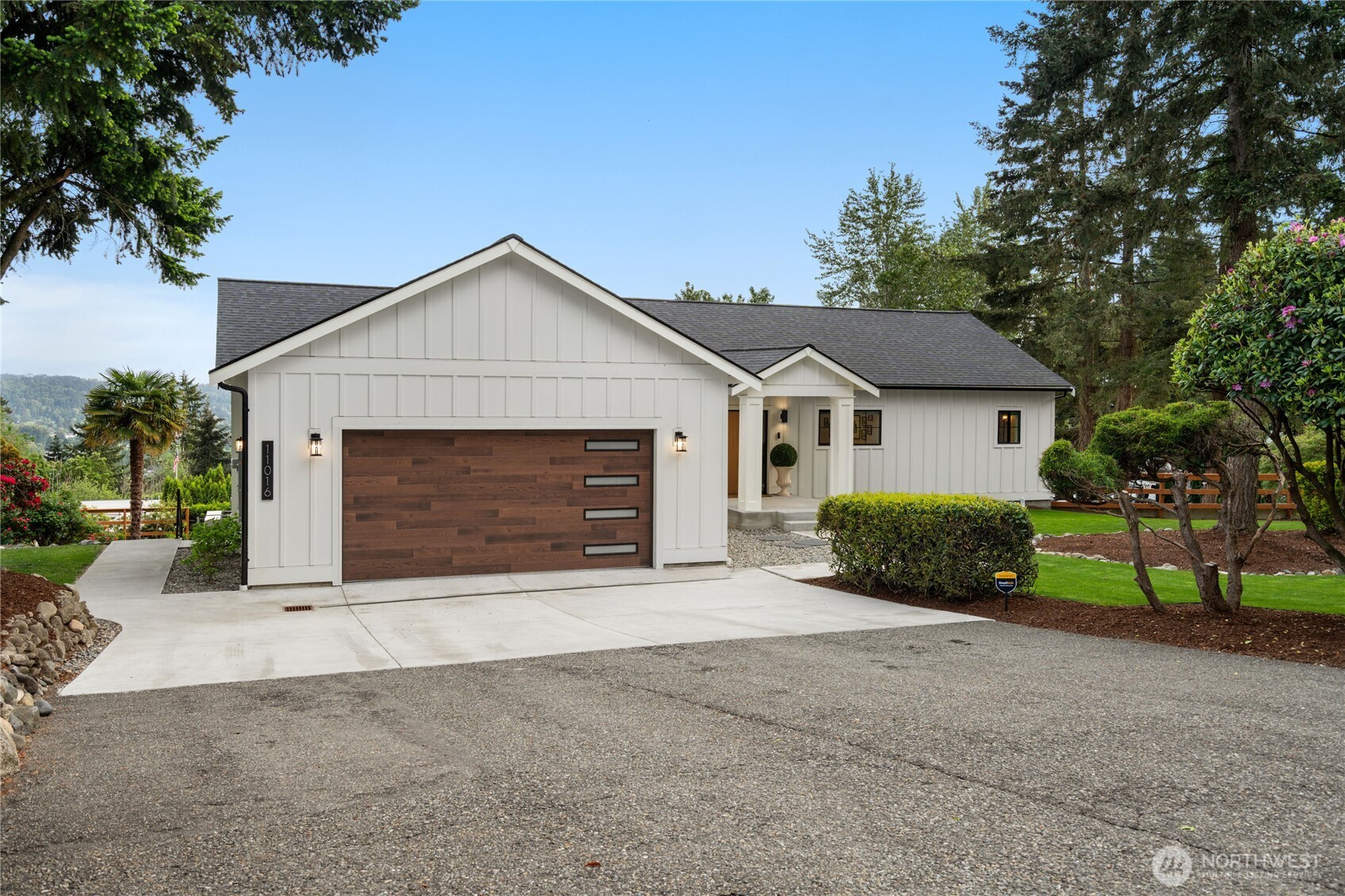 11016 46th Street Property Photo 2