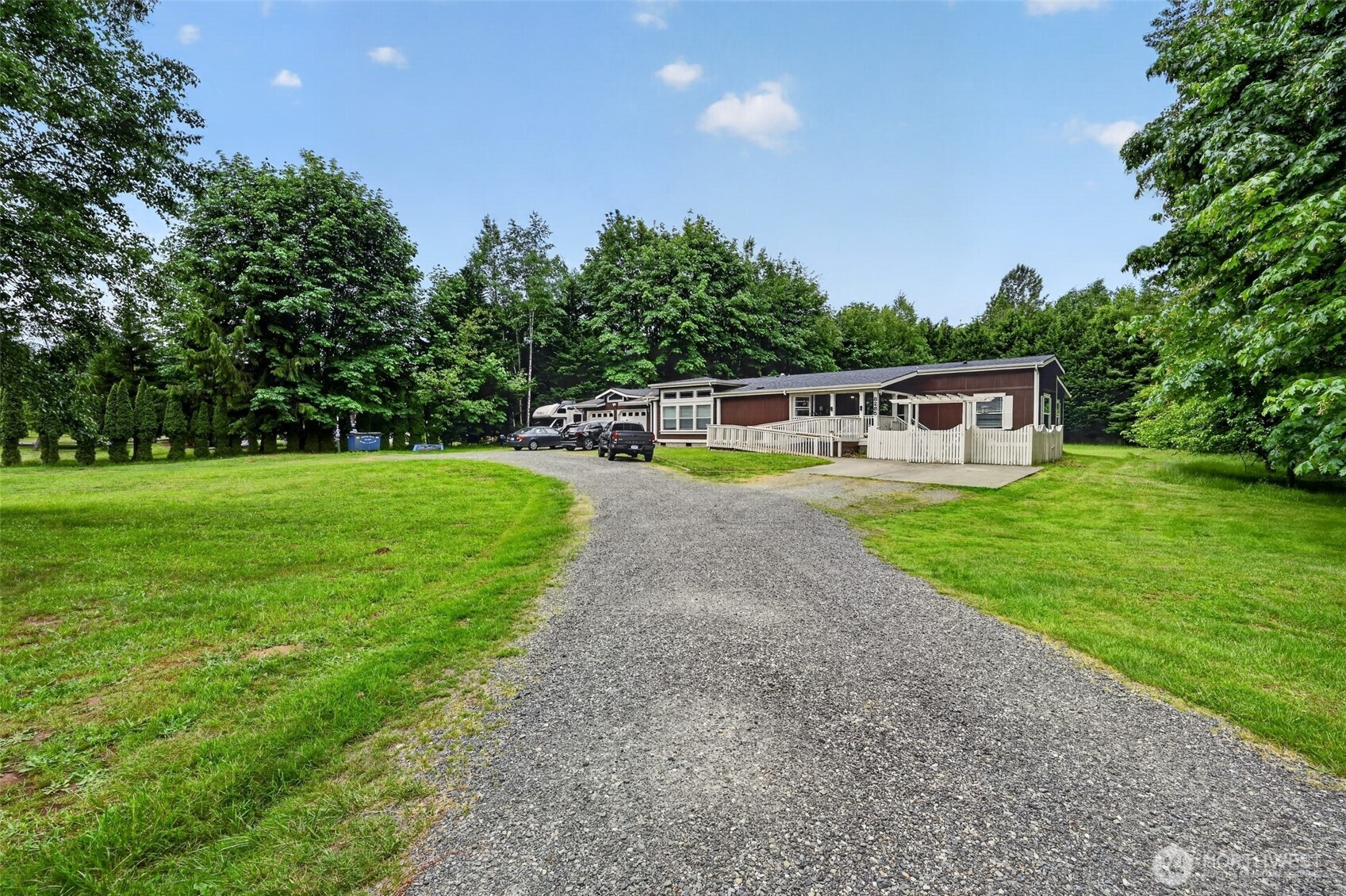 2520888 Property Photo 2