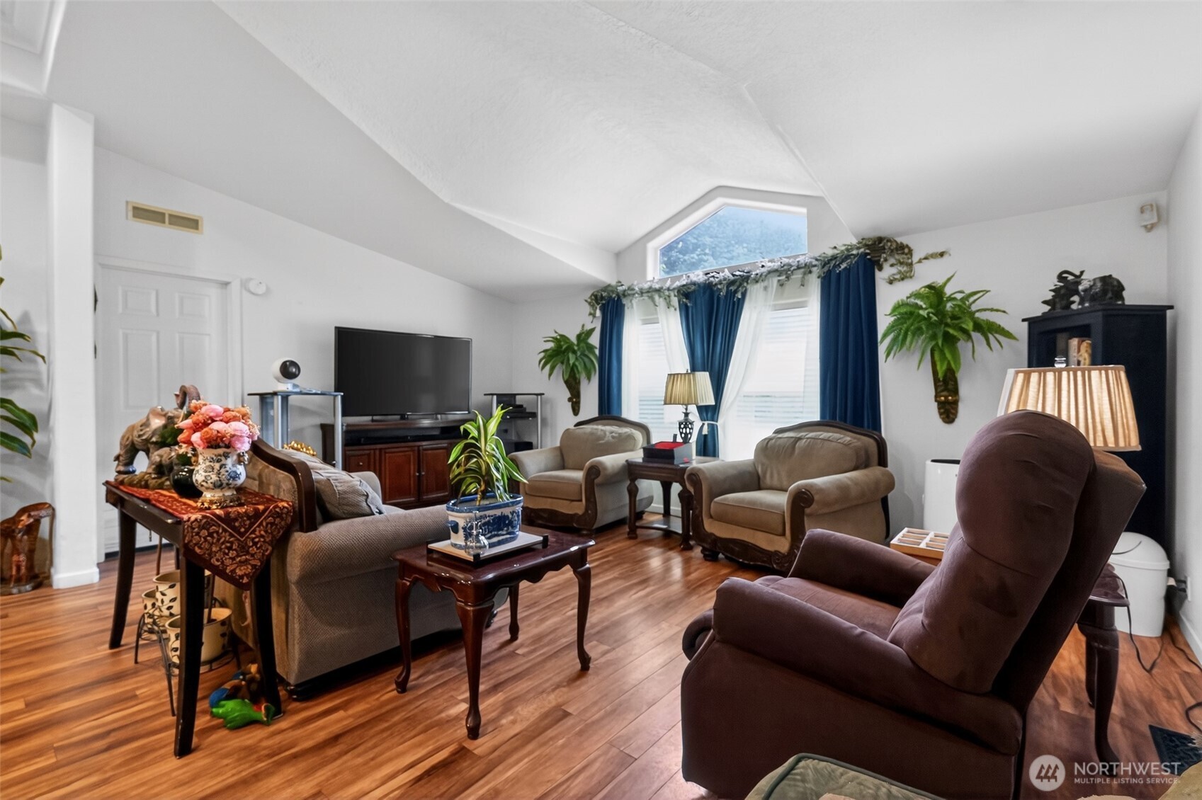 2520888 Property Photo 8