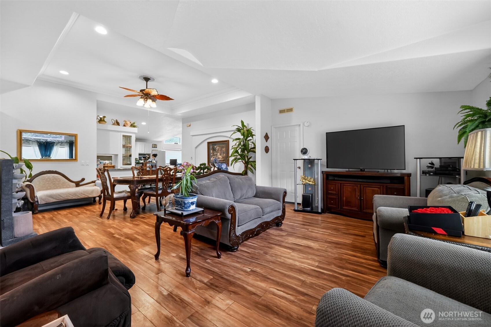 2520888 Property Photo 9