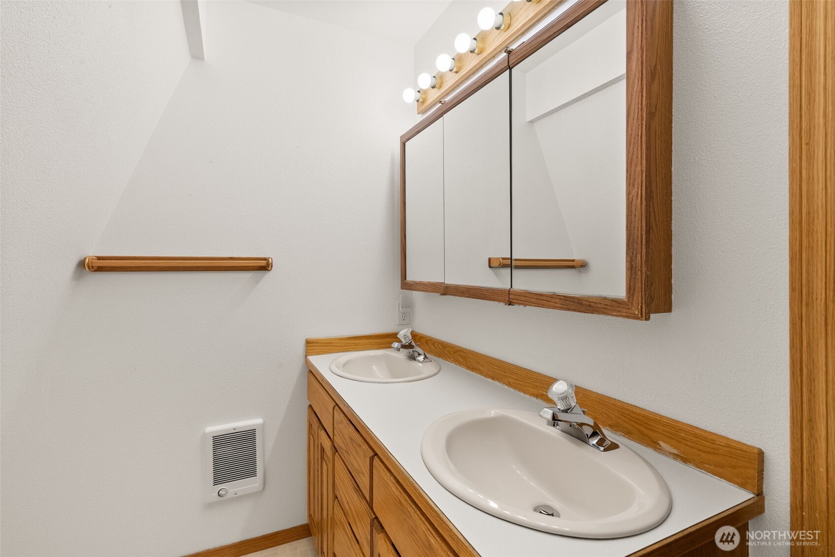 261 N Olympic Way Property Photo 18