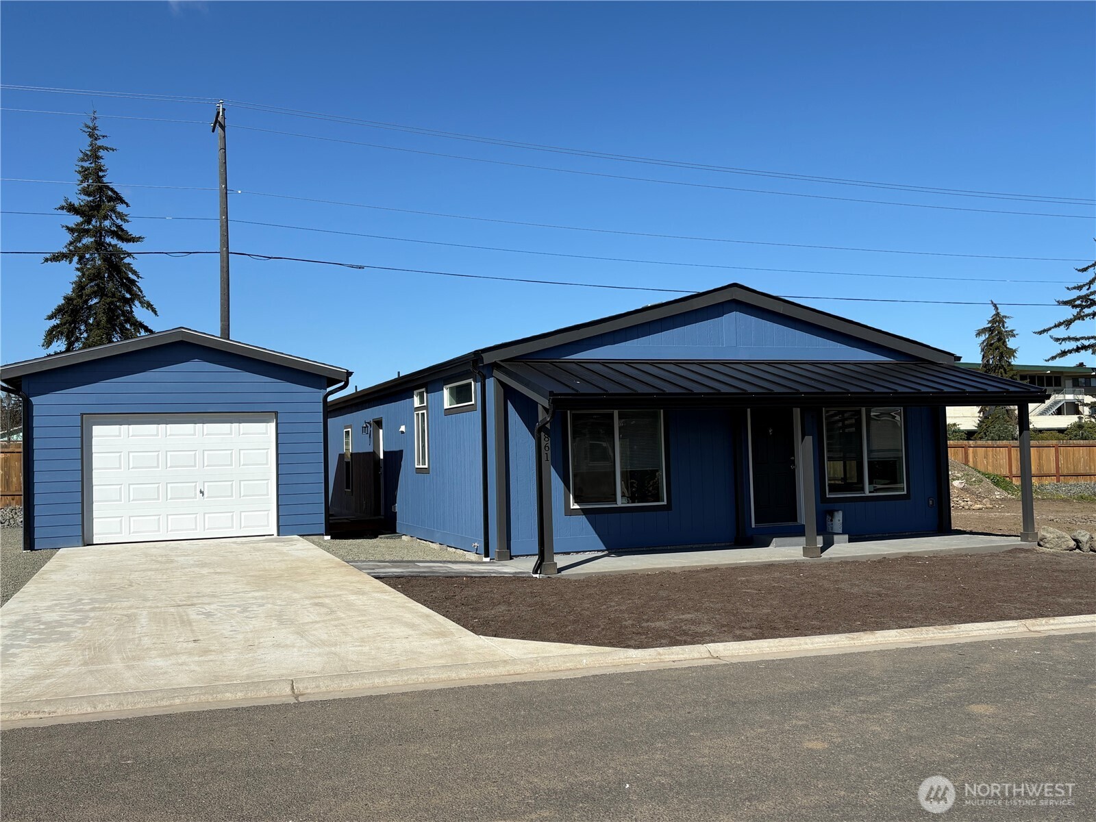 861 N Iris Avenue Property Photo 1