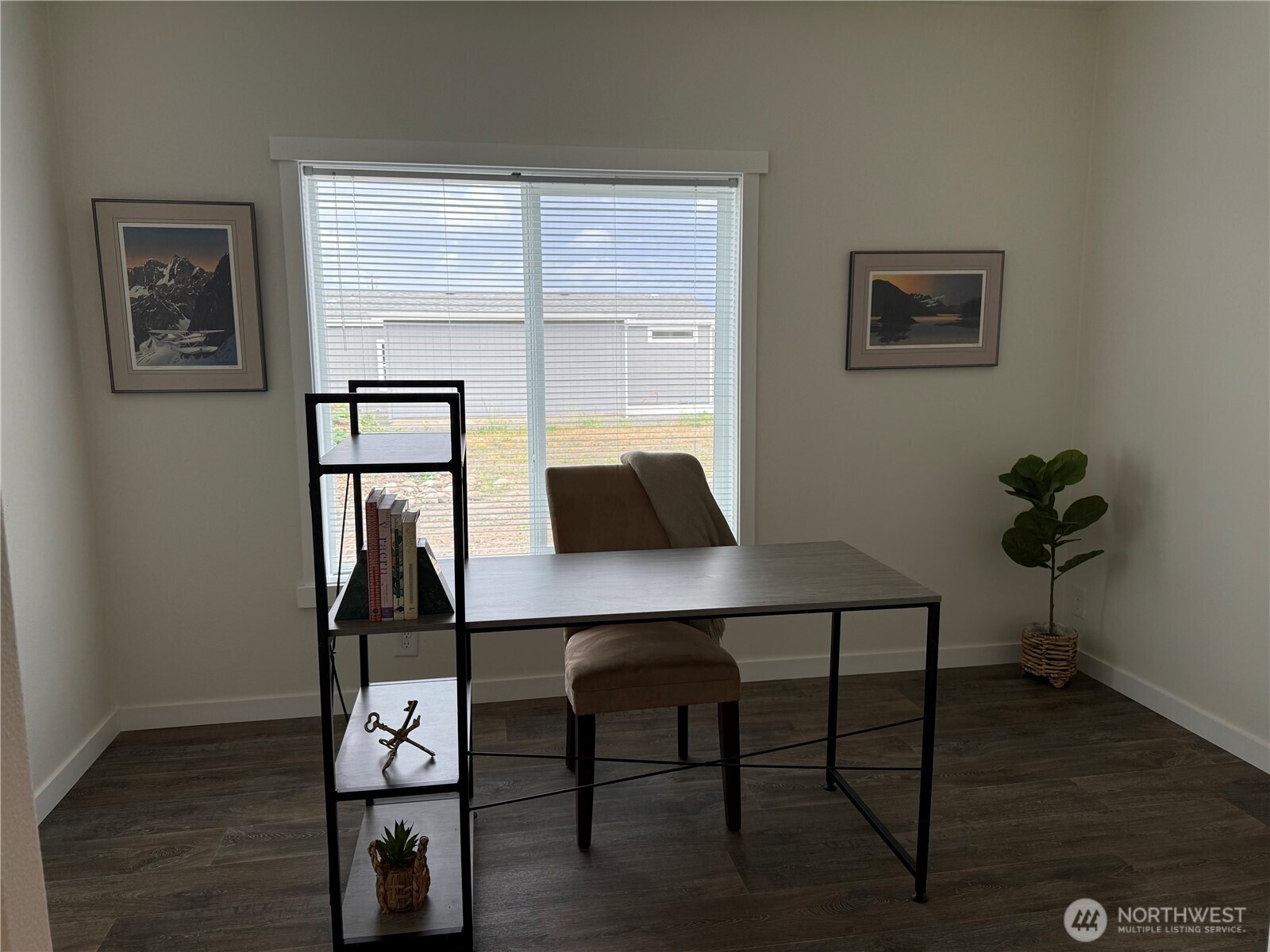 861 N Iris Avenue Property Photo 6