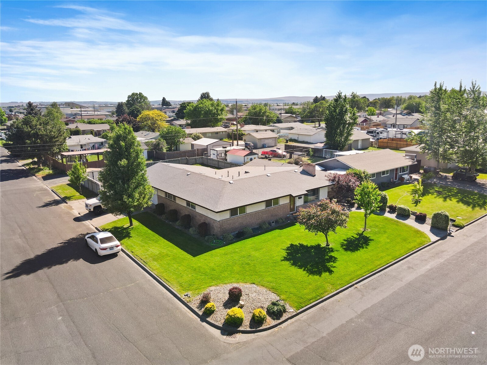1156 E Elm Street Property Photo 1