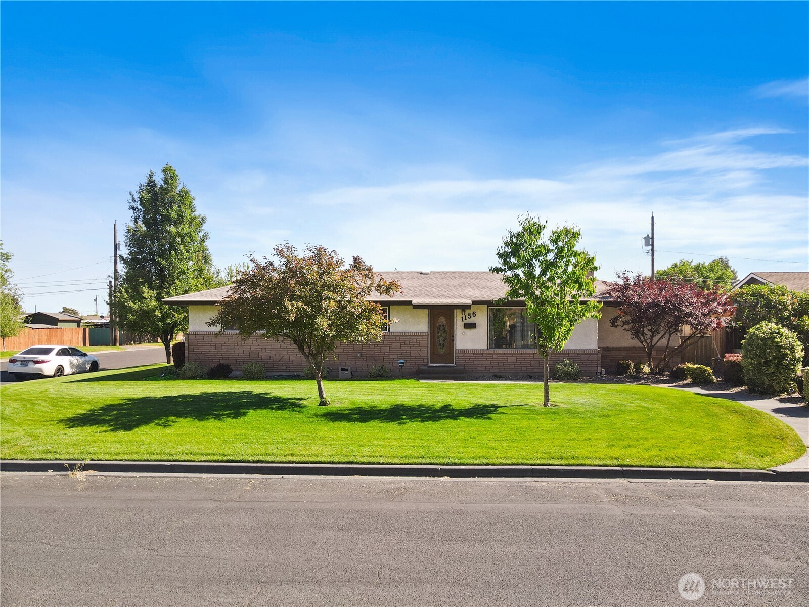 1156 E Elm Street Property Photo 6
