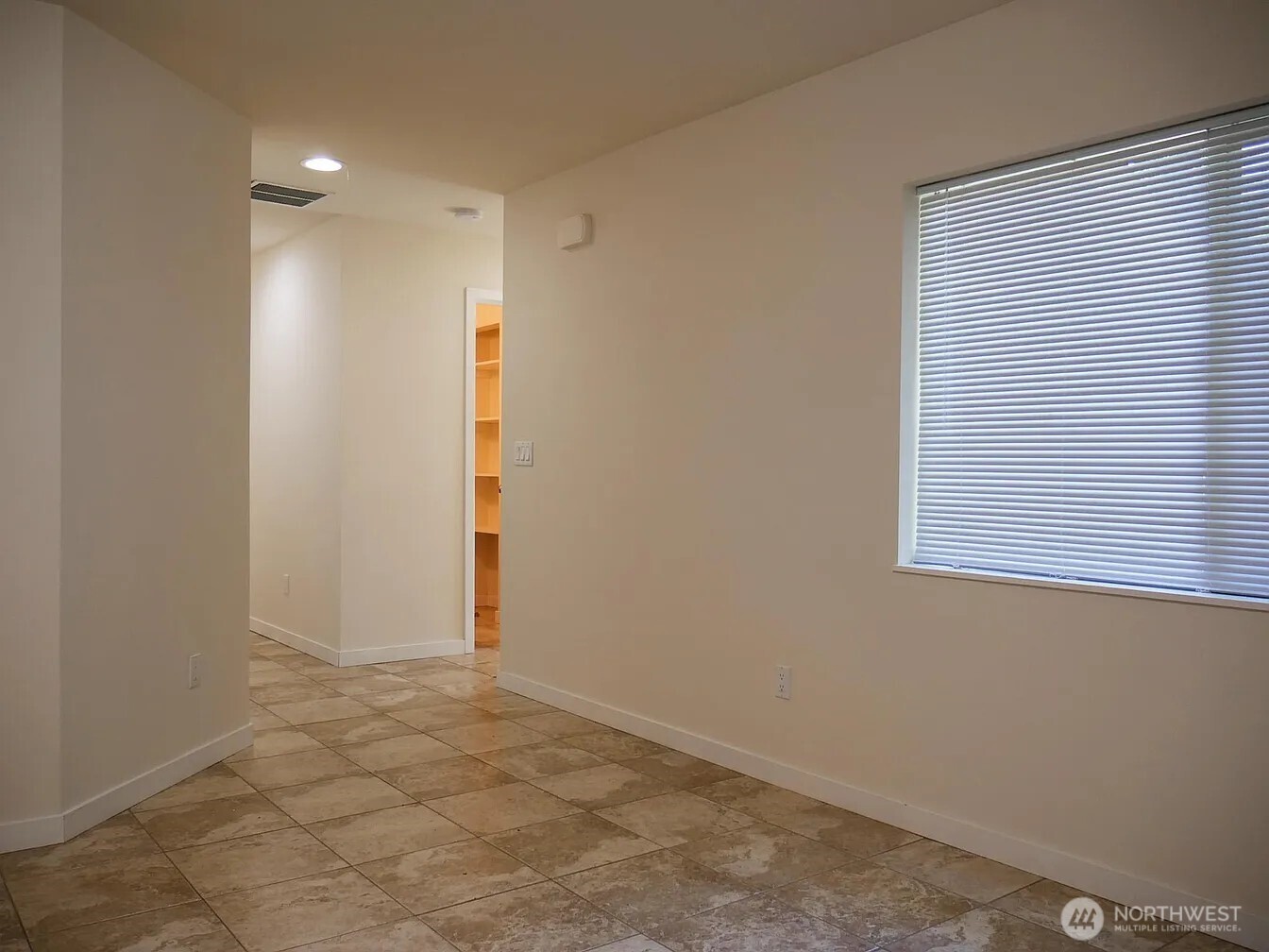 541 Ne Alder Street Property Photo 8