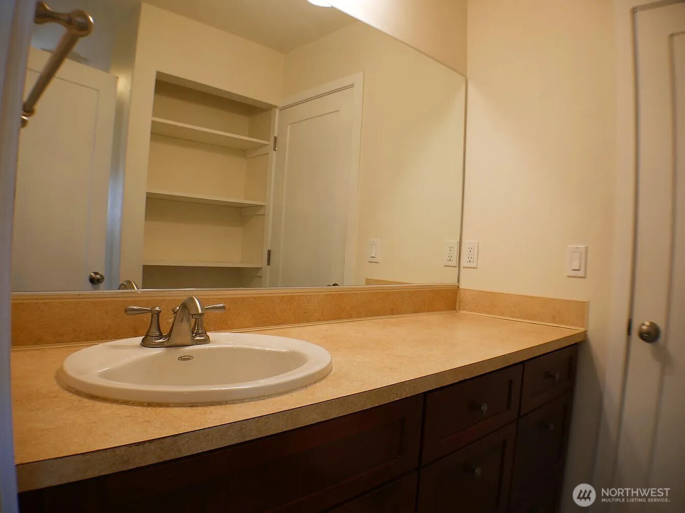 541 Ne Alder Street Property Photo 11