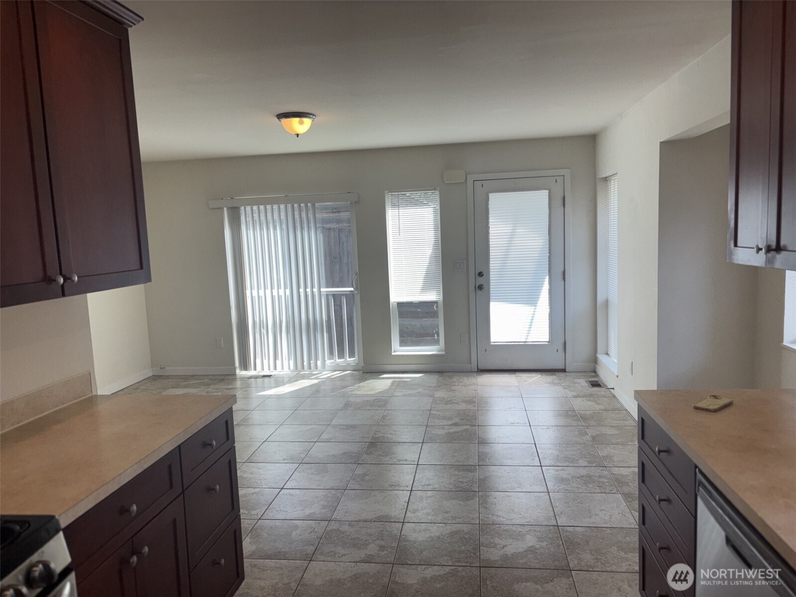541 Ne Alder Street Property Photo 18