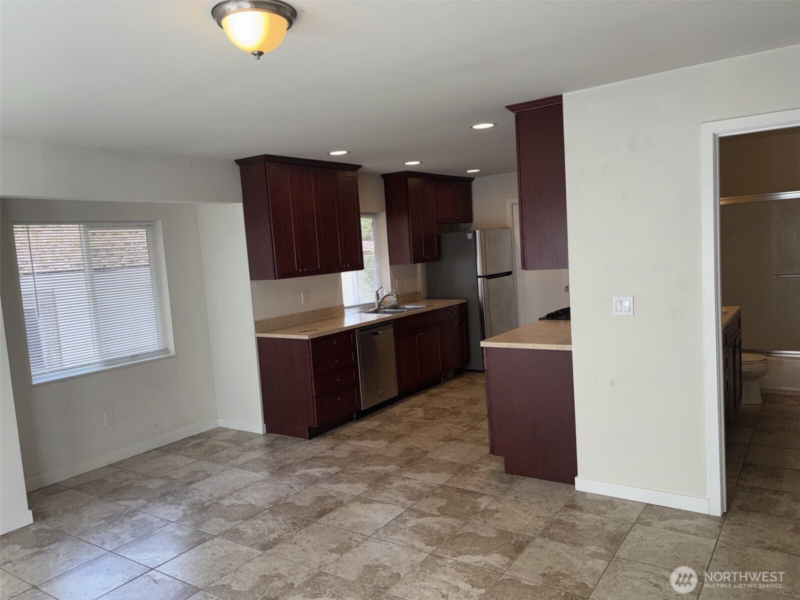 541 Ne Alder Street Property Photo 19