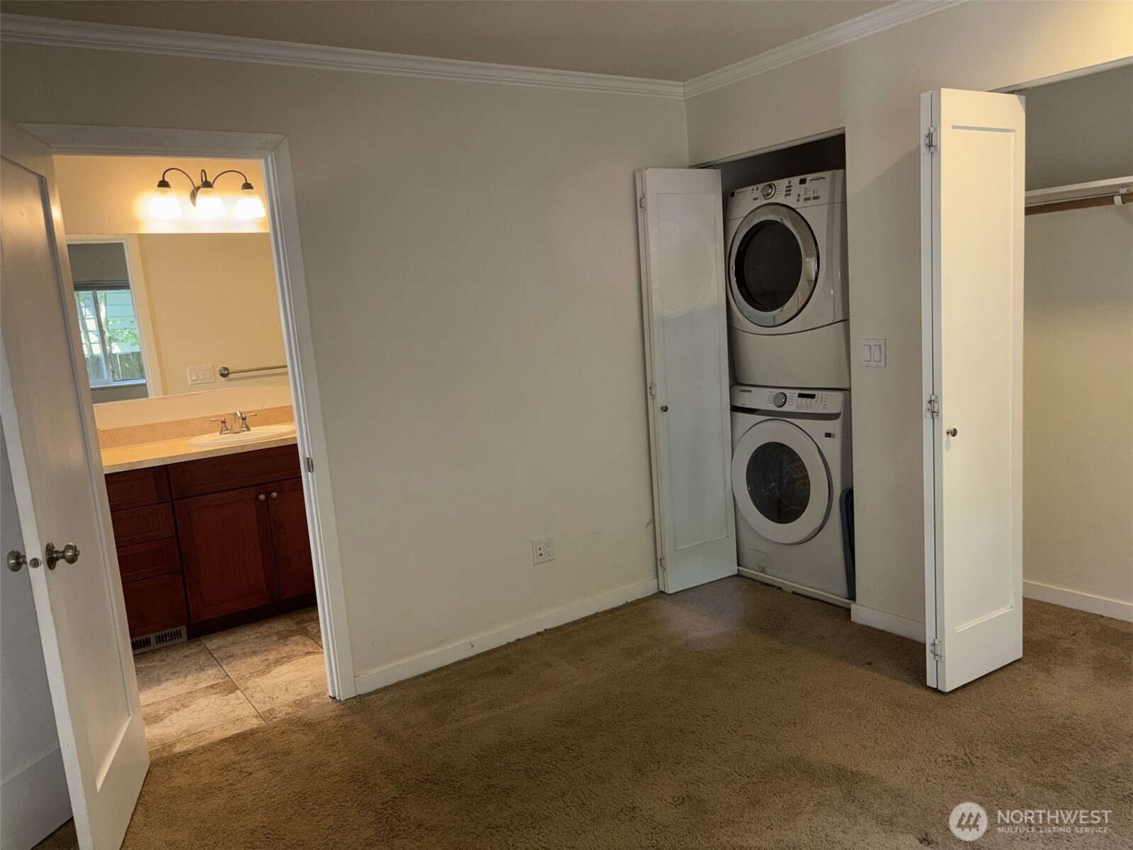 541 Ne Alder Street Property Photo 24