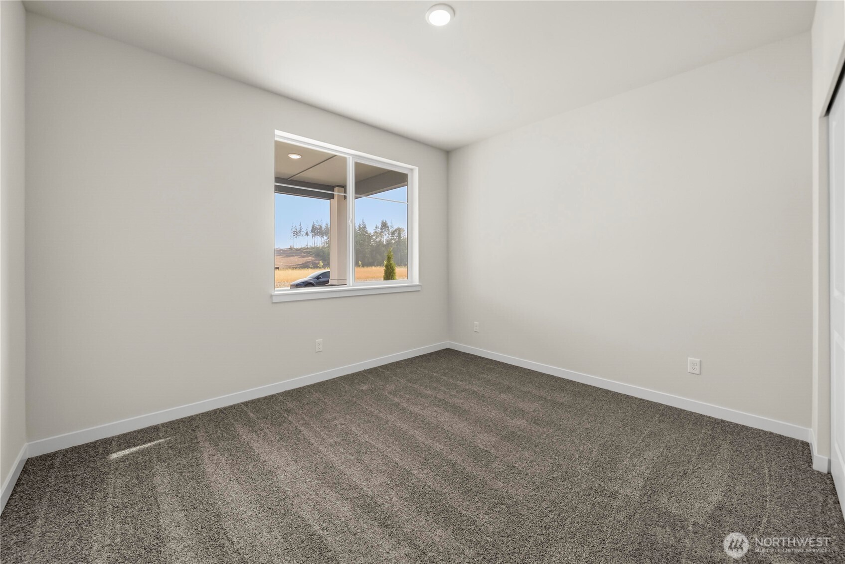 13906 208th Avenue Property Photo 5