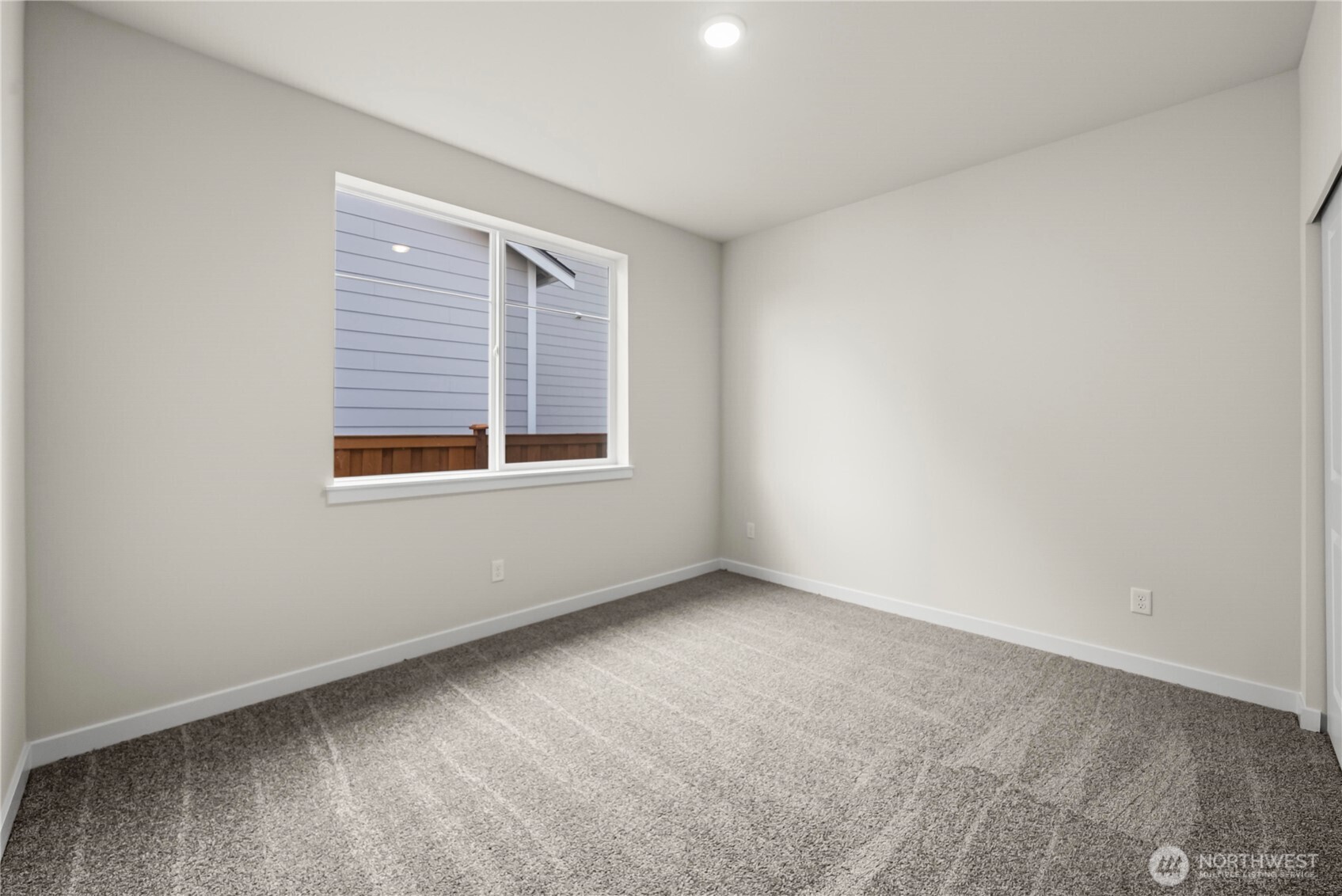 13906 208th Avenue Property Photo 8