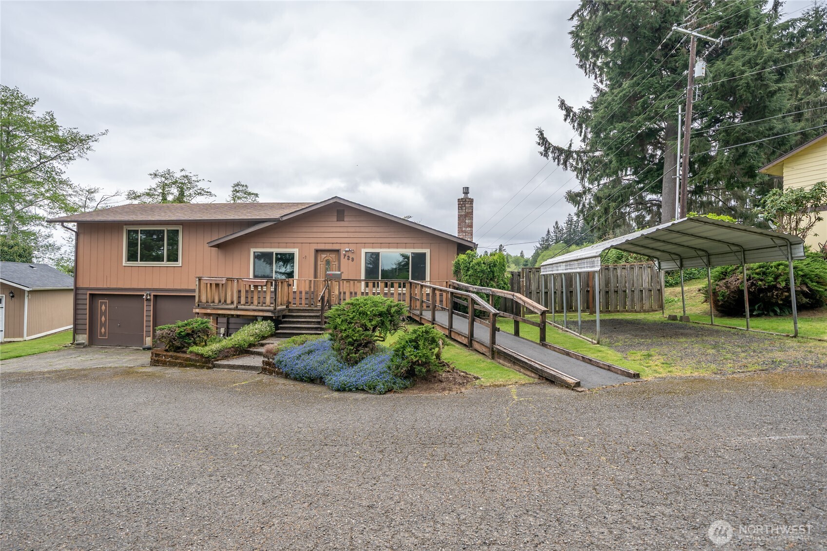 729 7th Avenue Property Photo 1