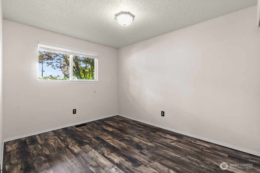 903 9th Avenue Property Photo 23