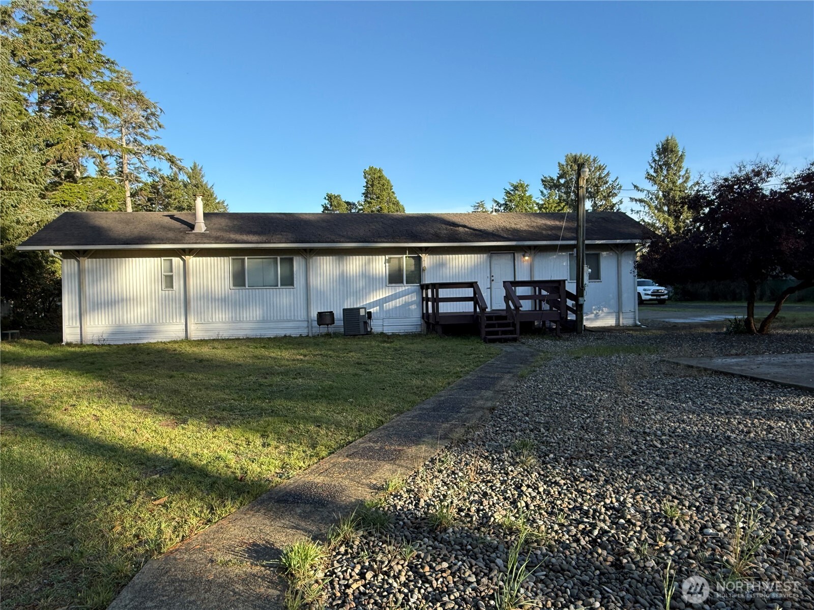 1307 323rd Place Property Photo 3