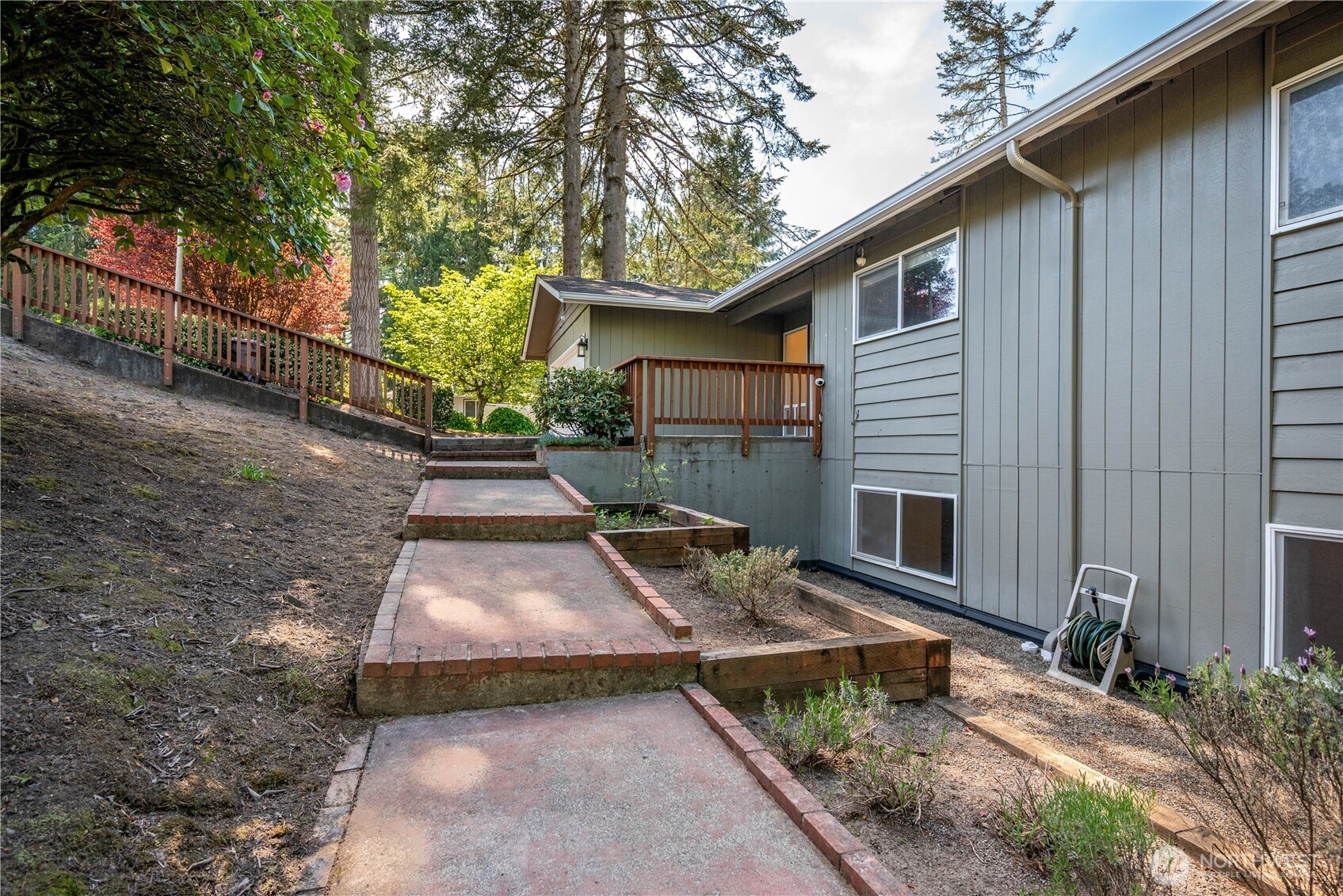 2441 W Lynnwood Drive Property Photo 3