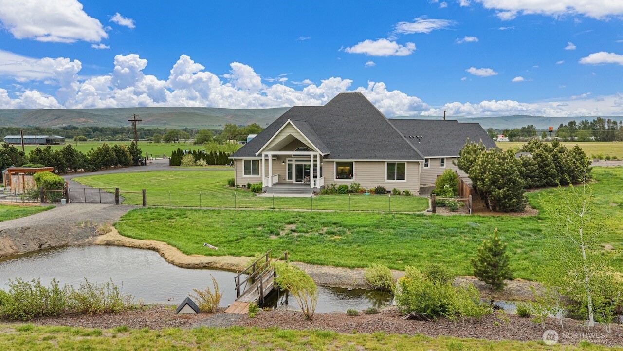670 Berry Property Photo 2