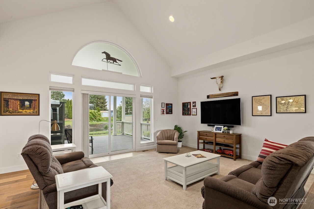 670 Berry Property Photo 5