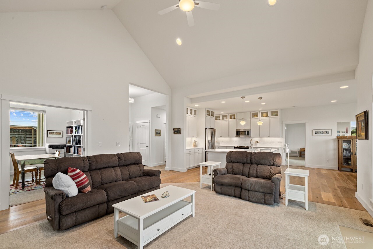 670 Berry Property Photo 6