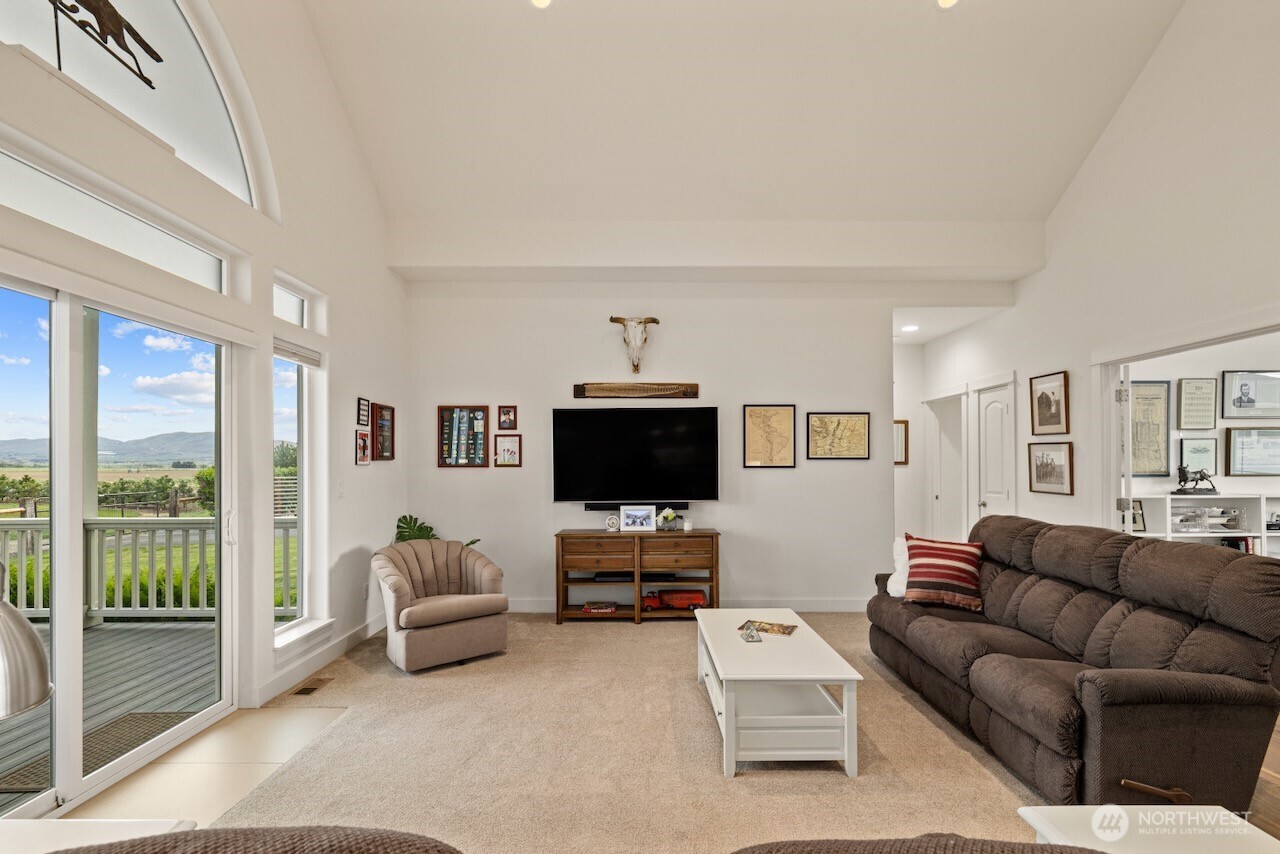 670 Berry Property Photo 7