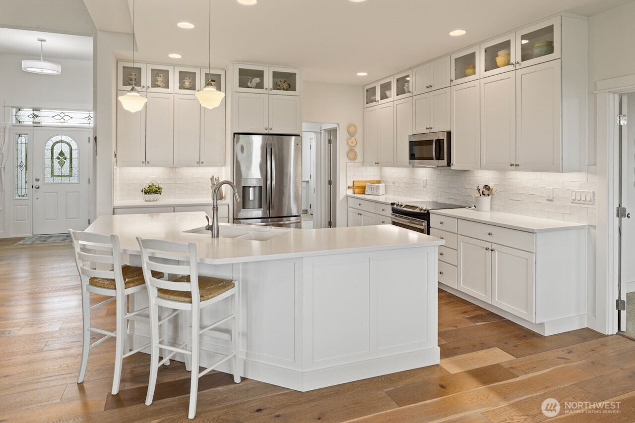 670 Berry Property Photo 8