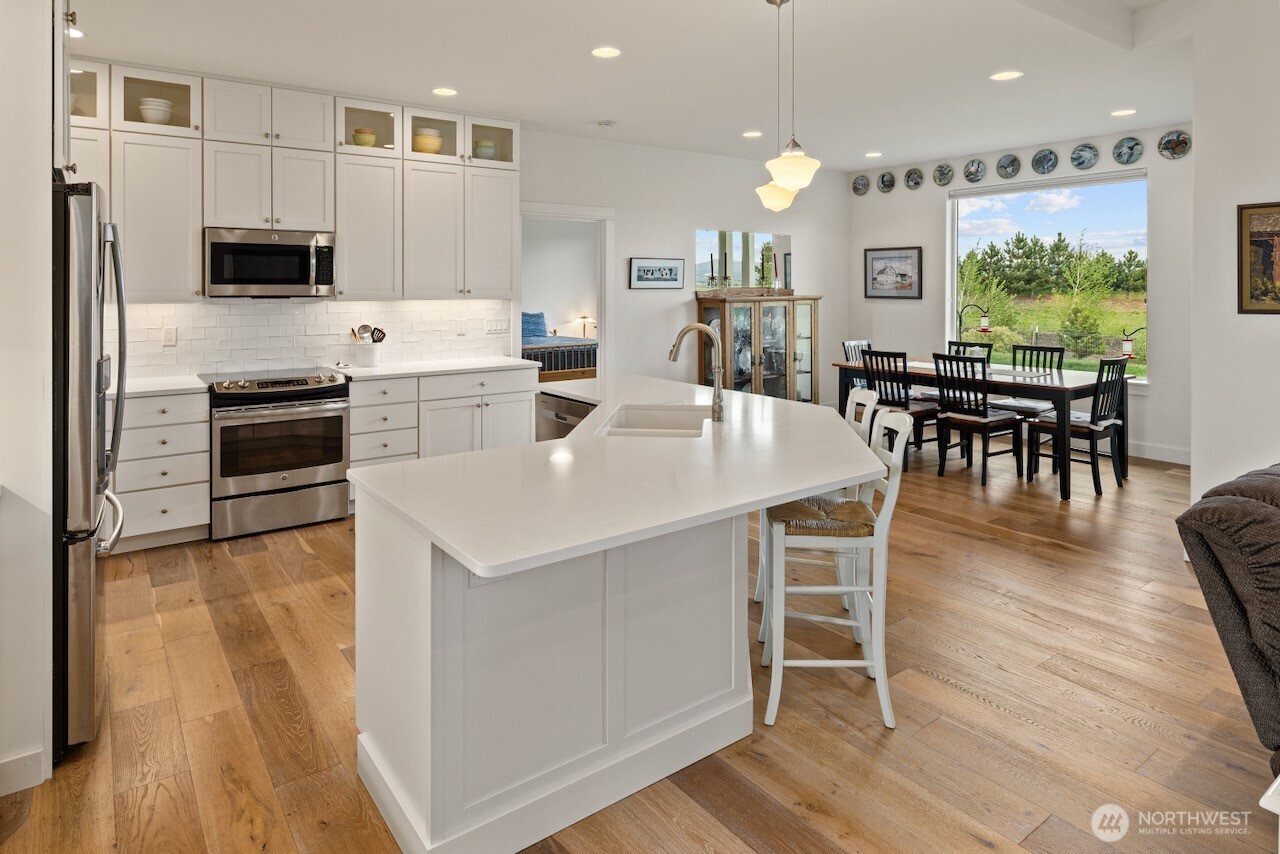 670 Berry Property Photo 9