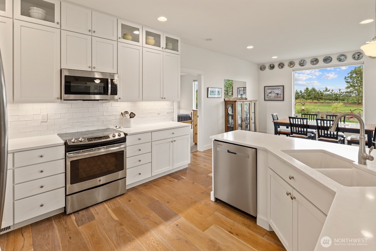 670 Berry Property Photo 10