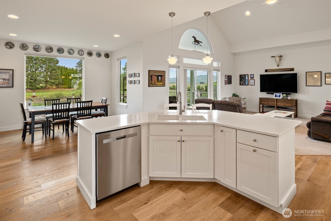 670 Berry Property Photo 12