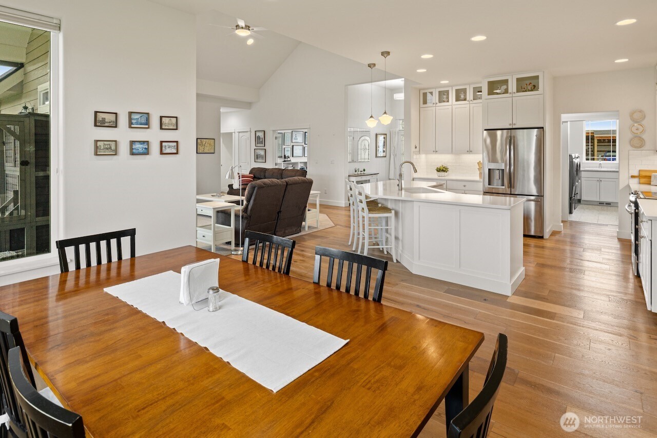 670 Berry Property Photo 14