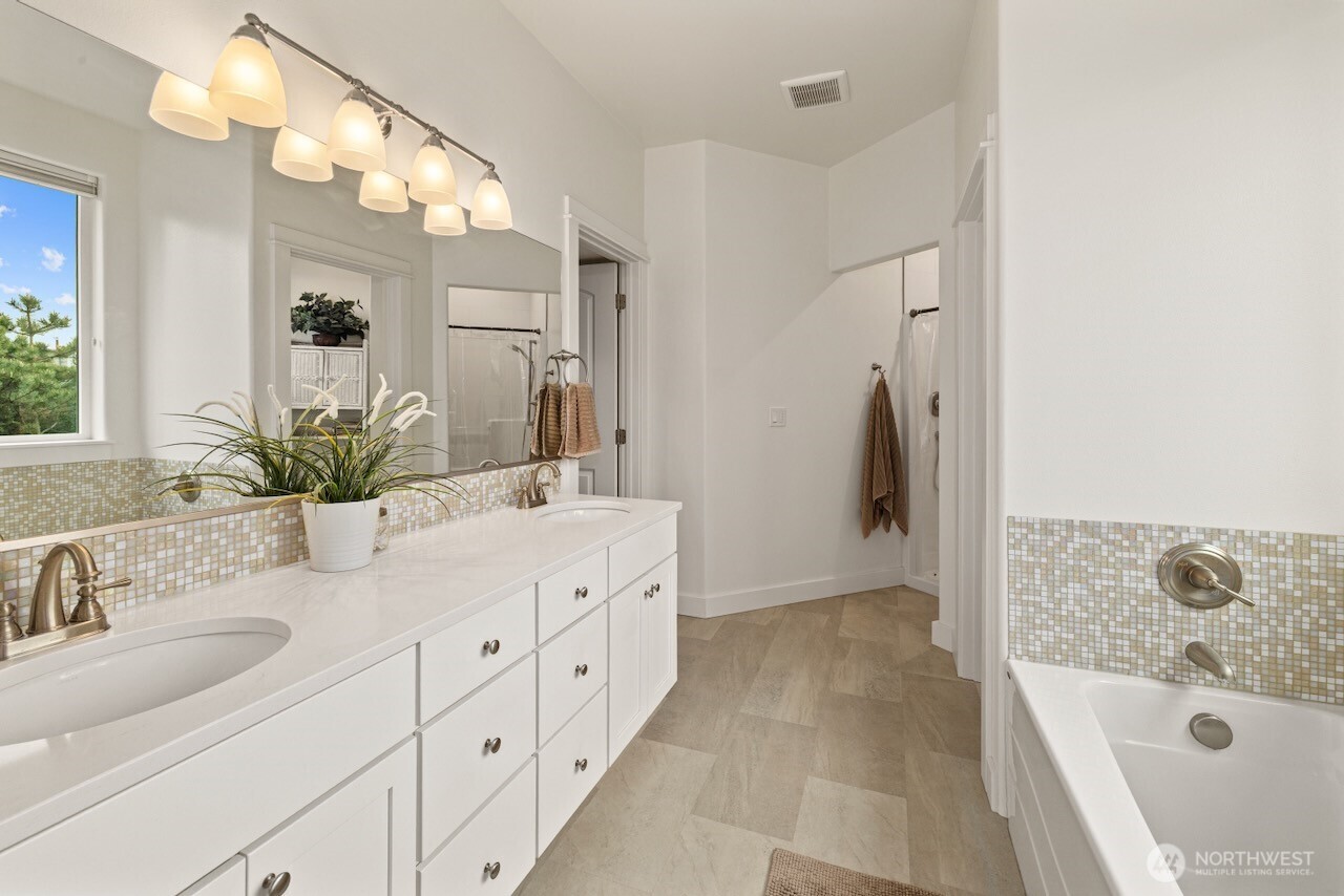670 Berry Property Photo 16
