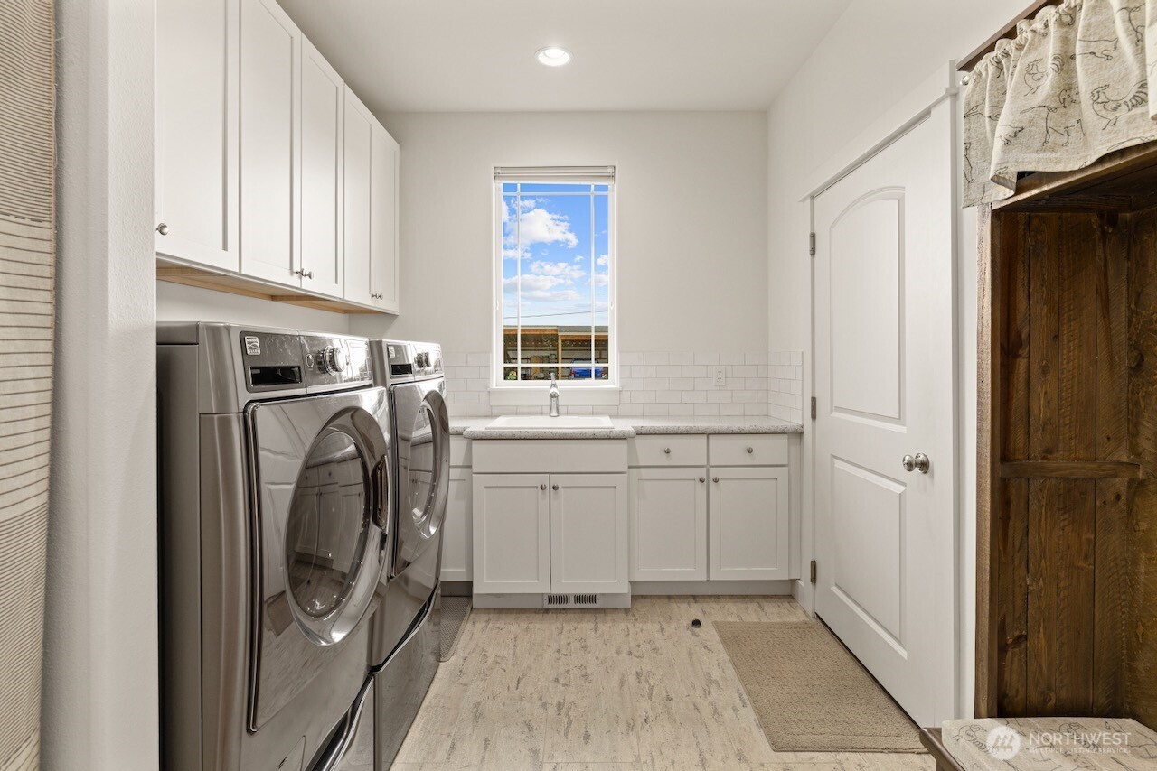 670 Berry Property Photo 17