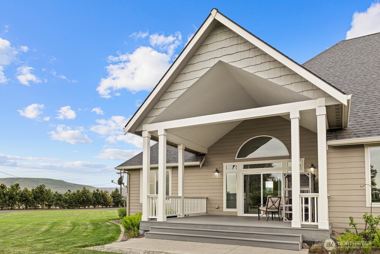670 Berry Property Photo 24