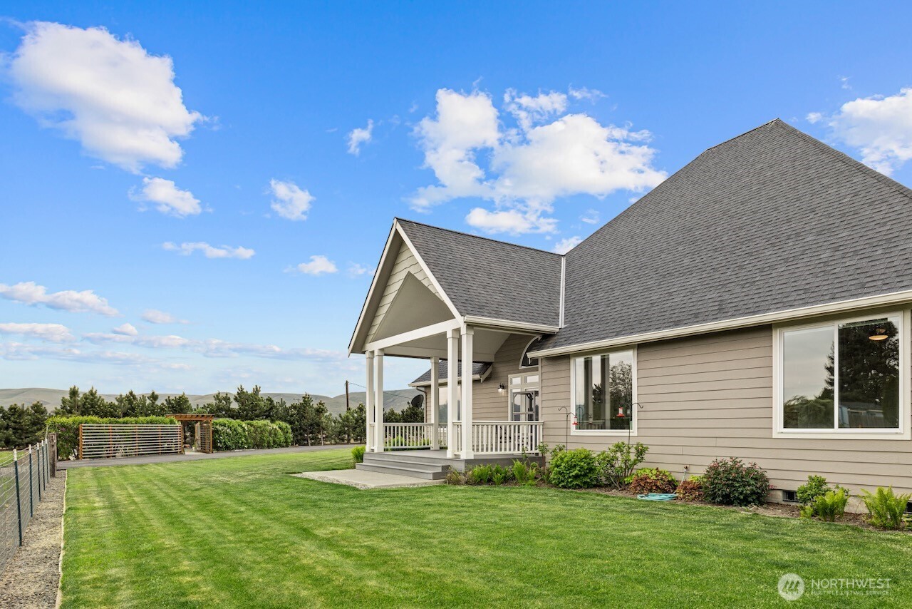 670 Berry Property Photo 25