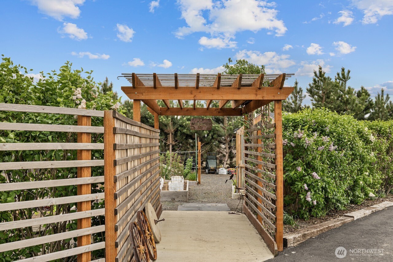 670 Berry Property Photo 27
