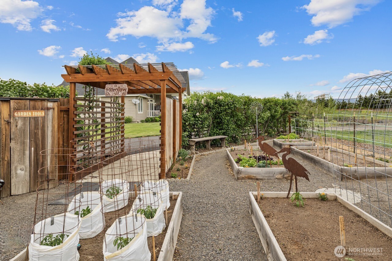 670 Berry Property Photo 28