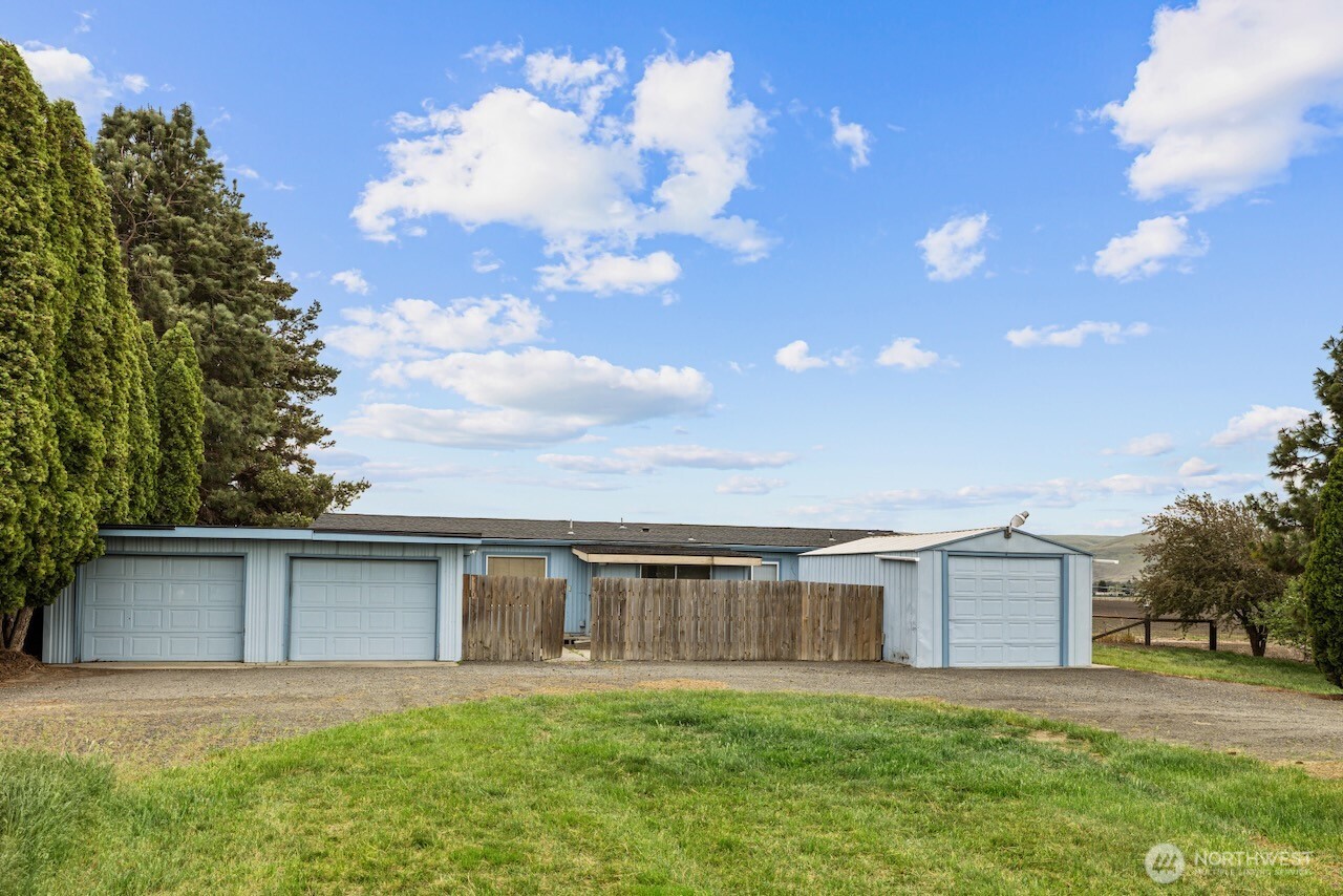 670 Berry Property Photo 33