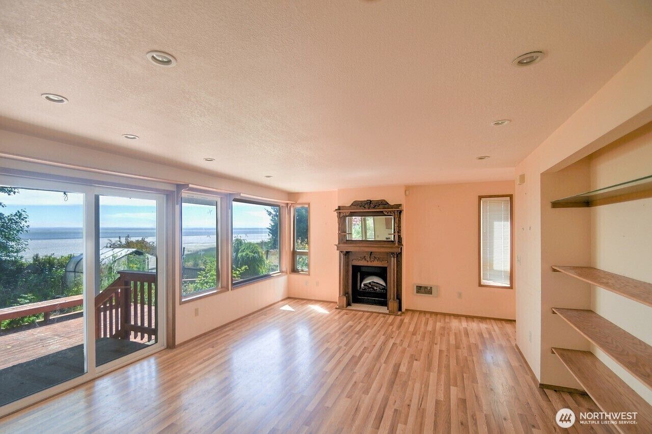180 Sunrise Avenue Property Photo 3