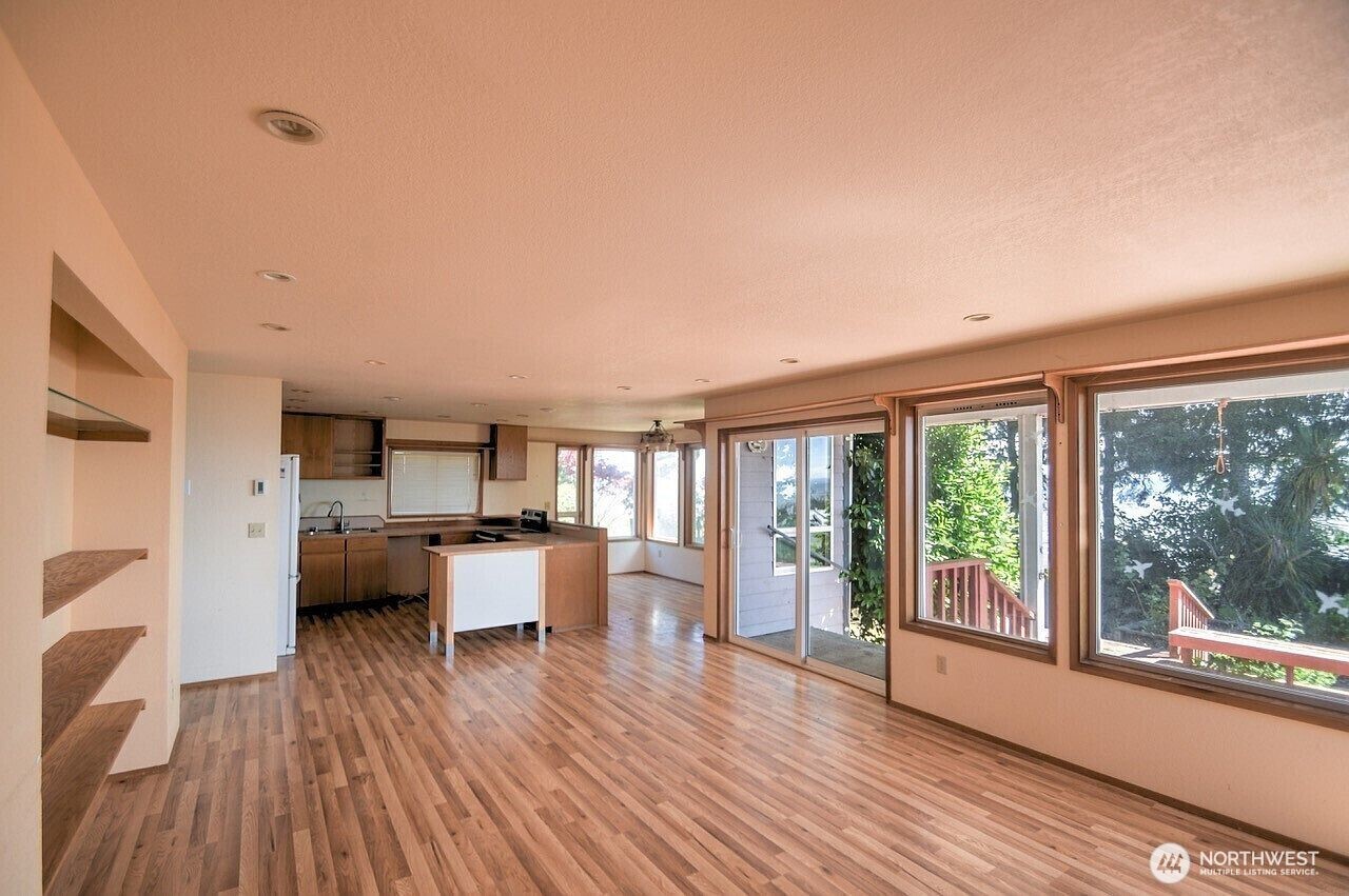 180 Sunrise Avenue Property Photo 9