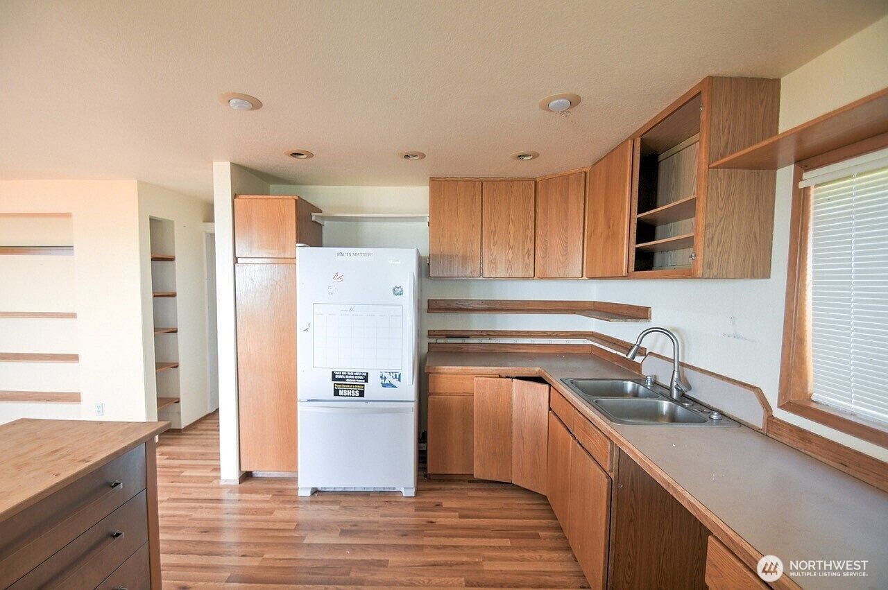 180 Sunrise Avenue Property Photo 11