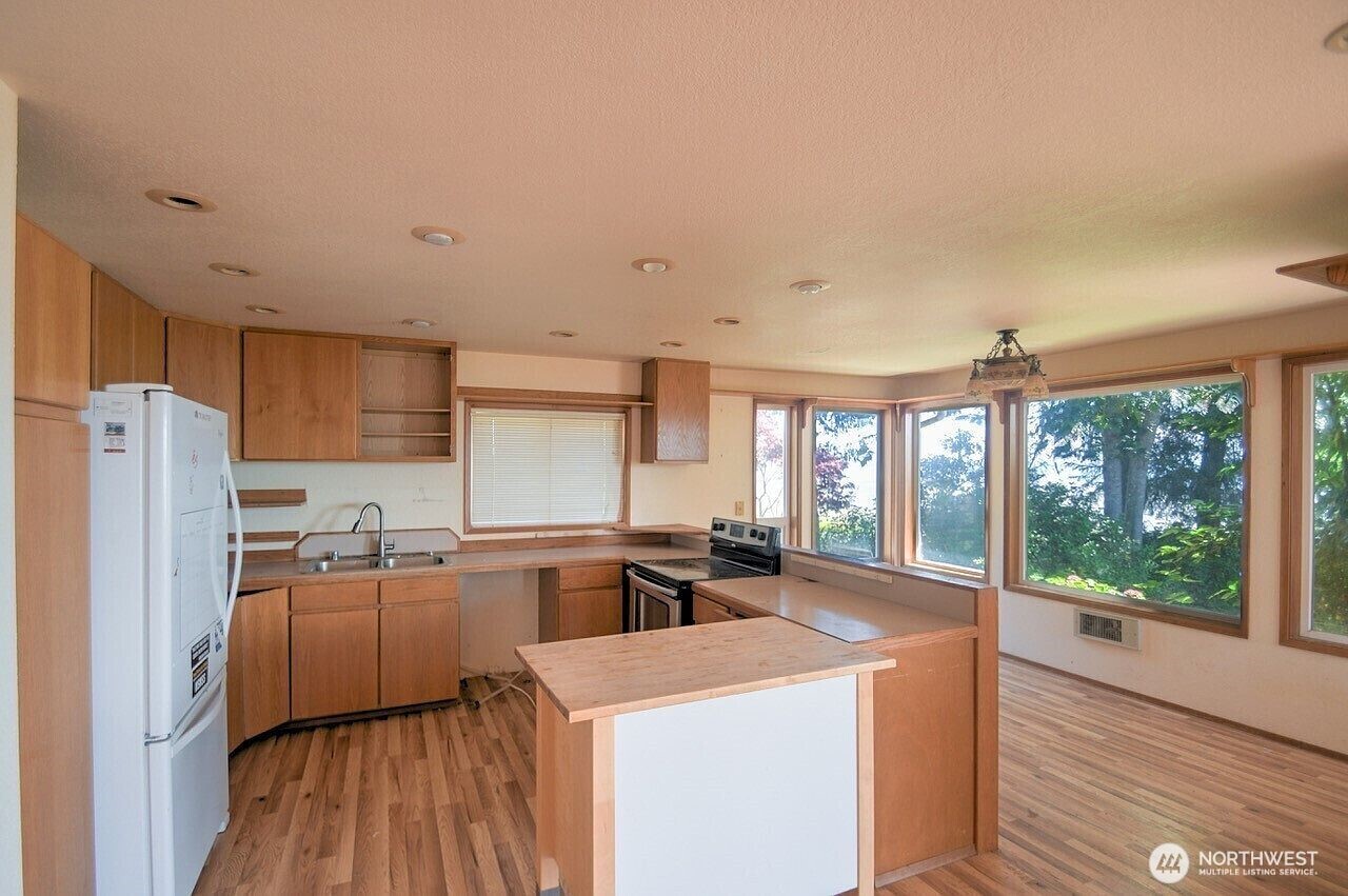 180 Sunrise Avenue Property Photo 13