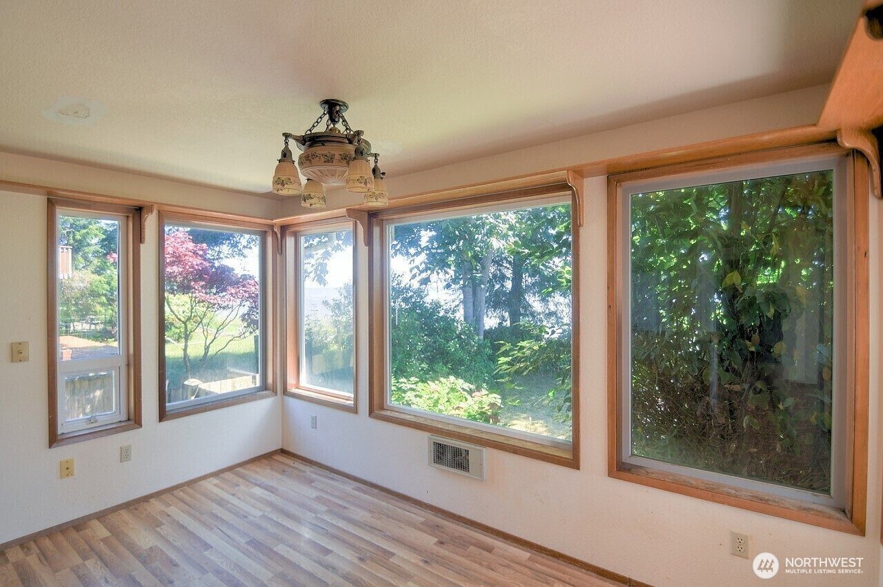 180 Sunrise Avenue Property Photo 15