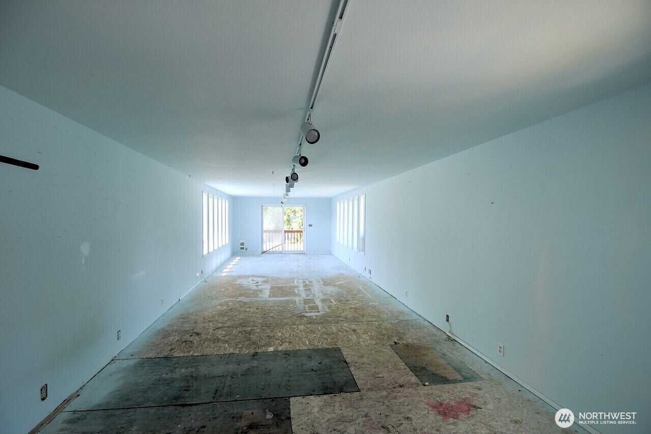 180 Sunrise Avenue Property Photo 17