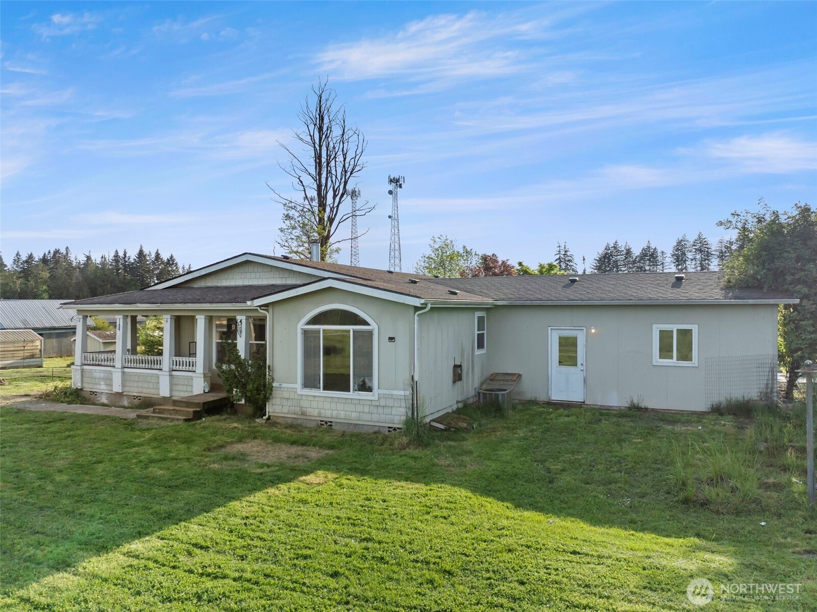 786 Frost Road Property Photo 3