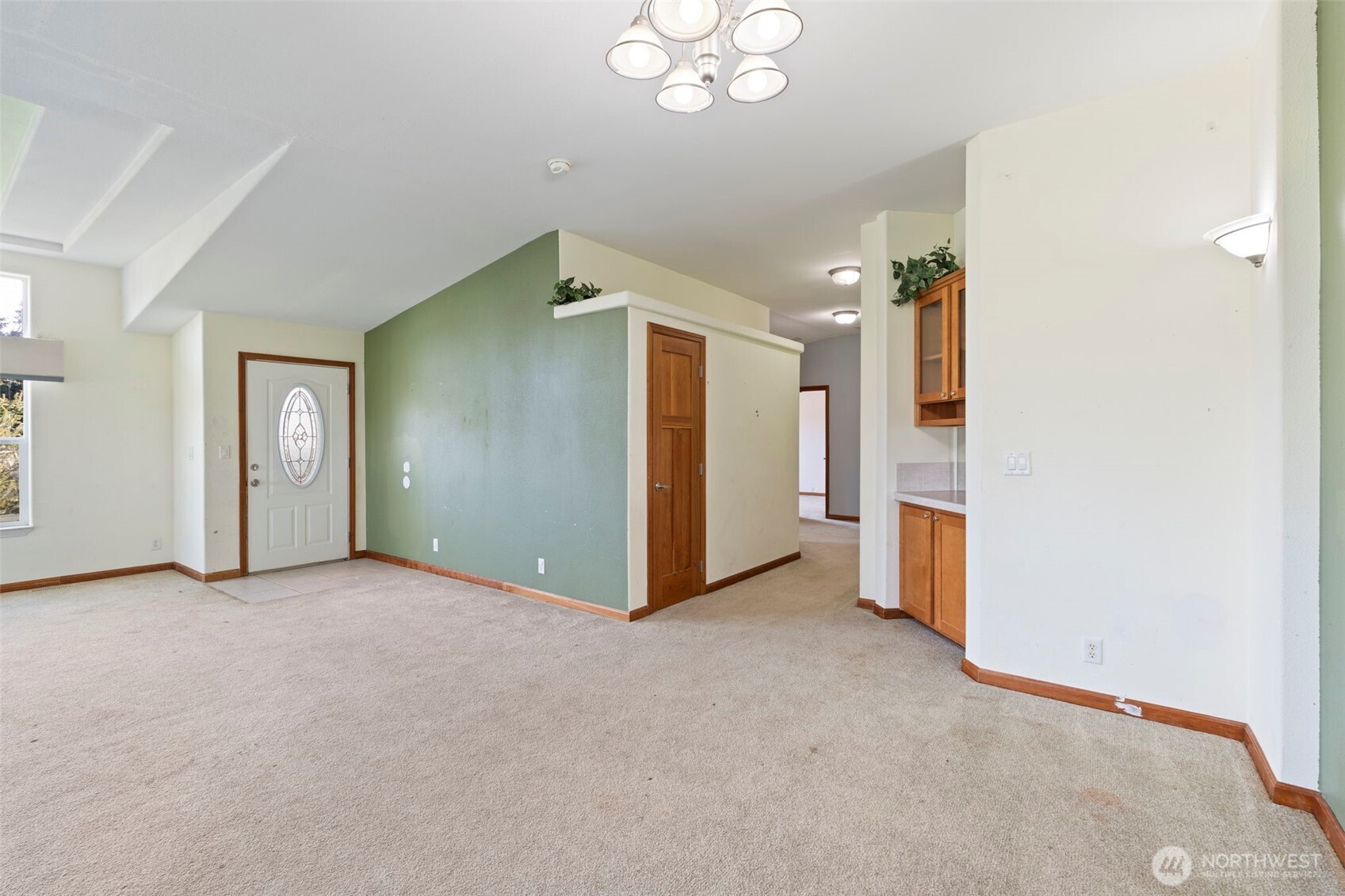 786 Frost Road Property Photo 6