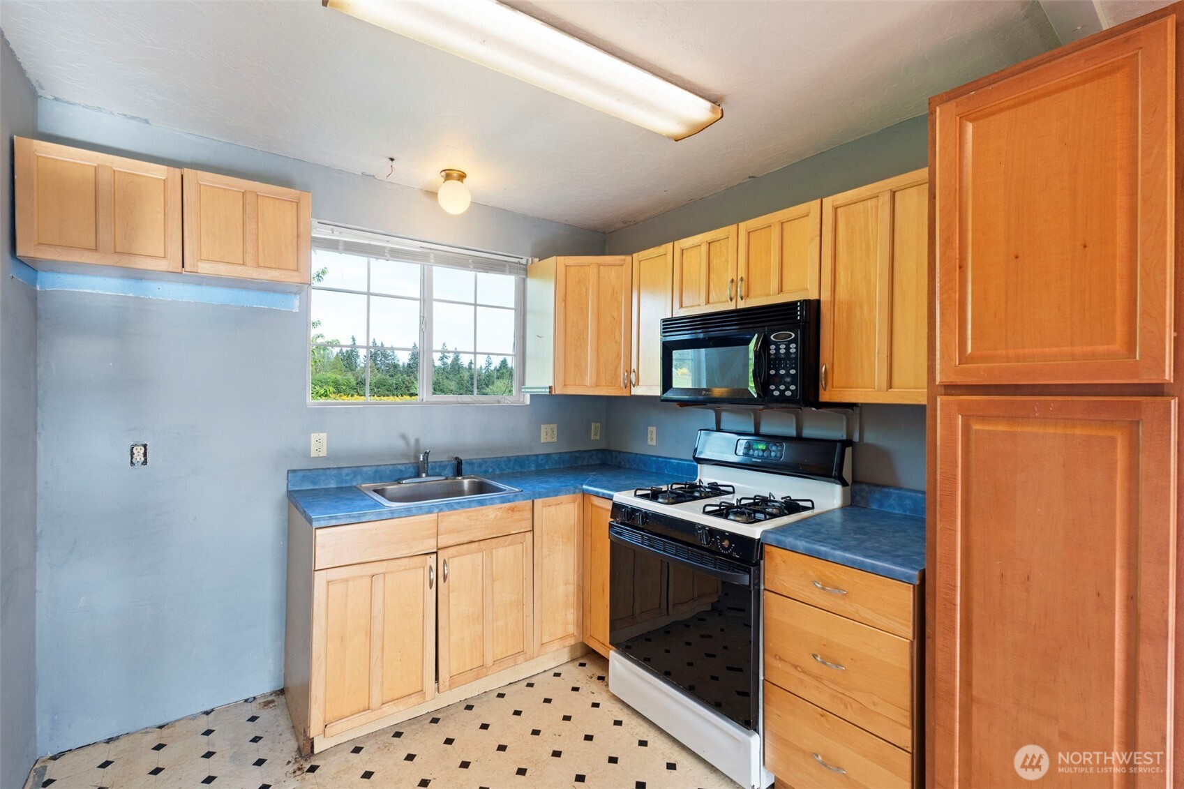 786 Frost Road Property Photo 32