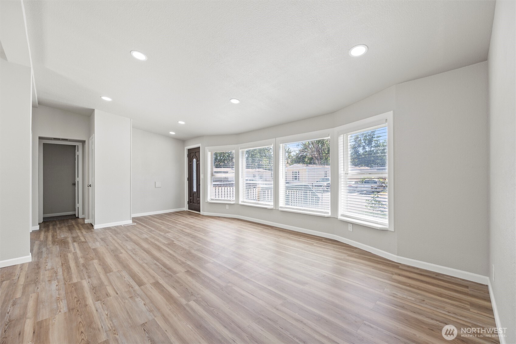 6750 Desert View Drive Property Photo 3