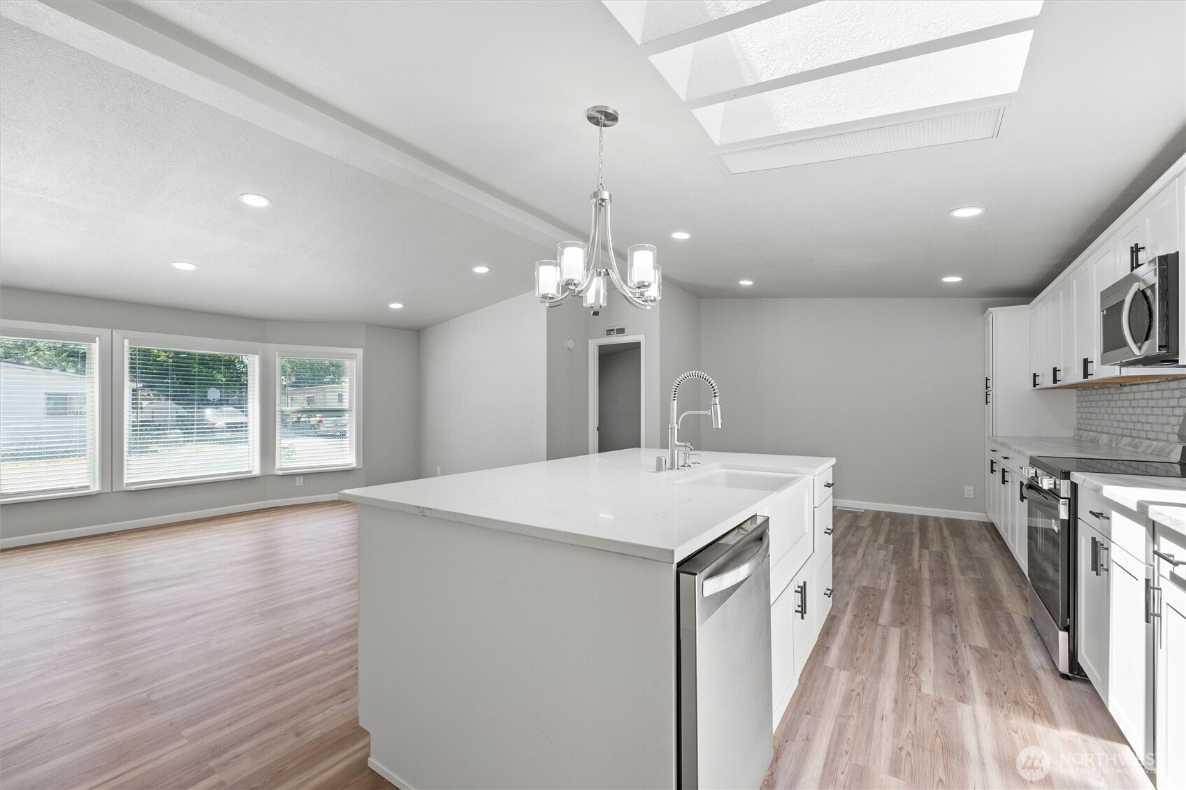 6750 Desert View Drive Property Photo 4